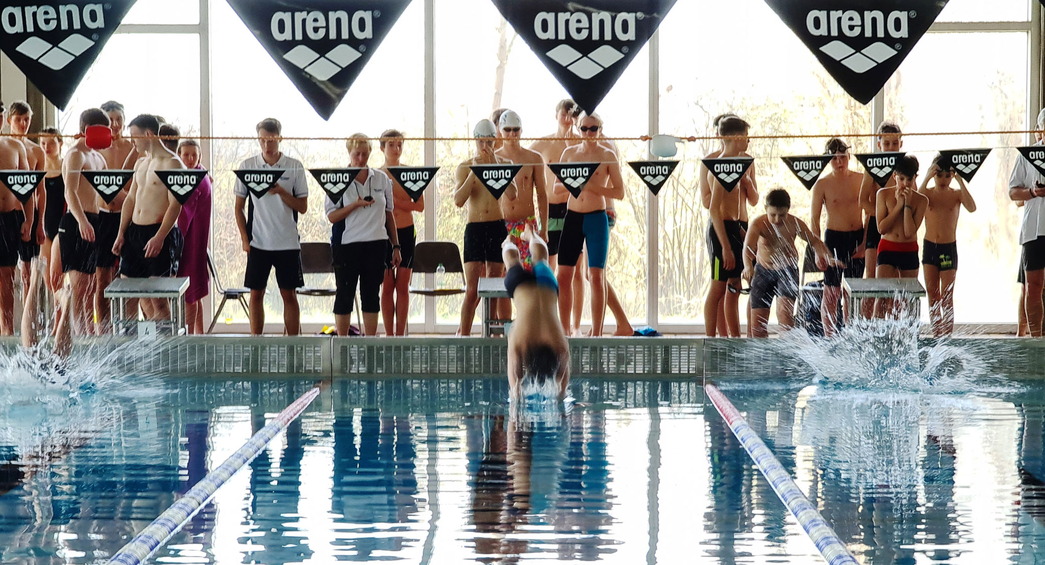 Bezirksfinale in Augsburg Jugend schwimmt für-Olympia