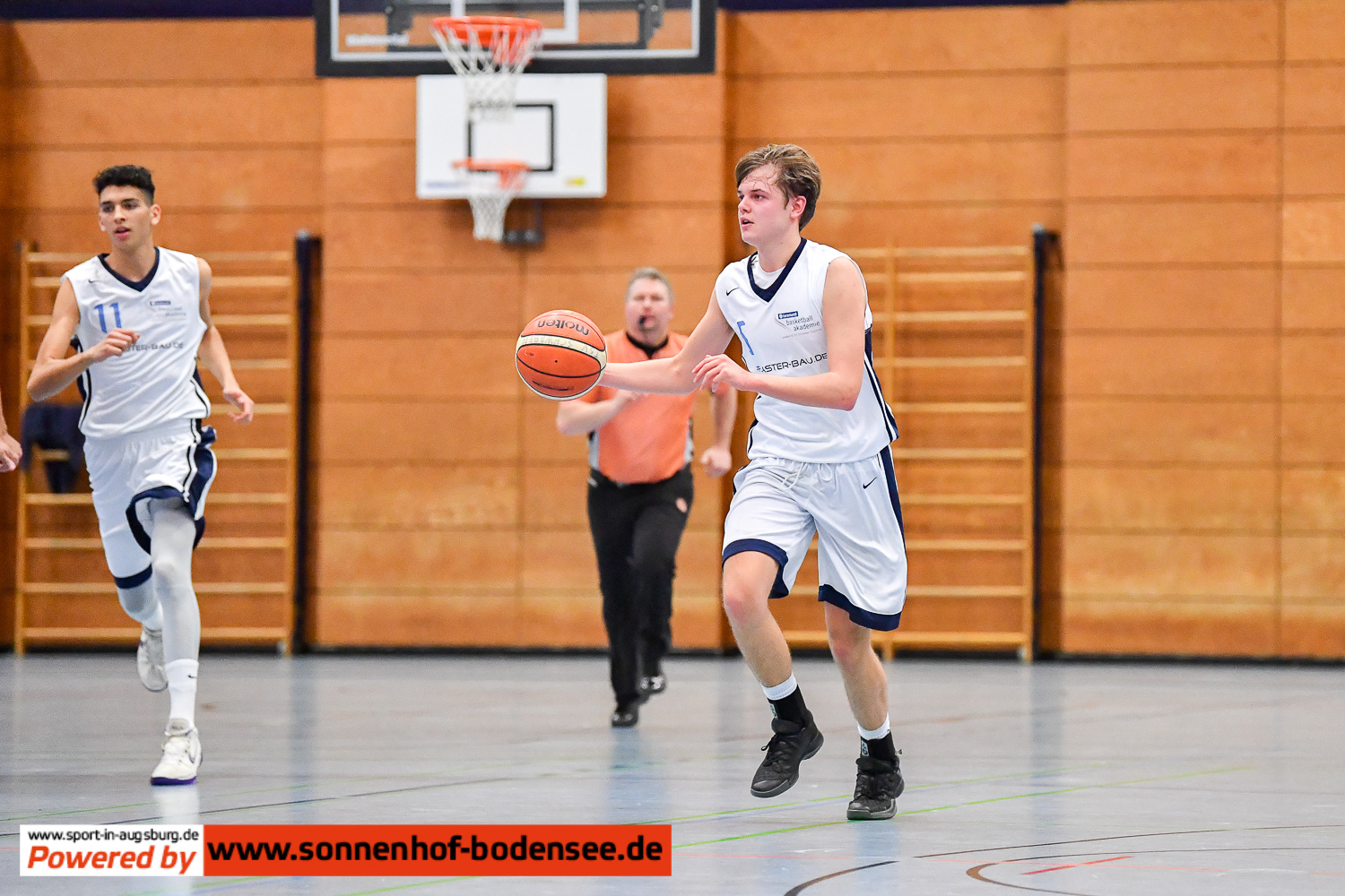Basketball in Augsburg am Ball DSC 2223