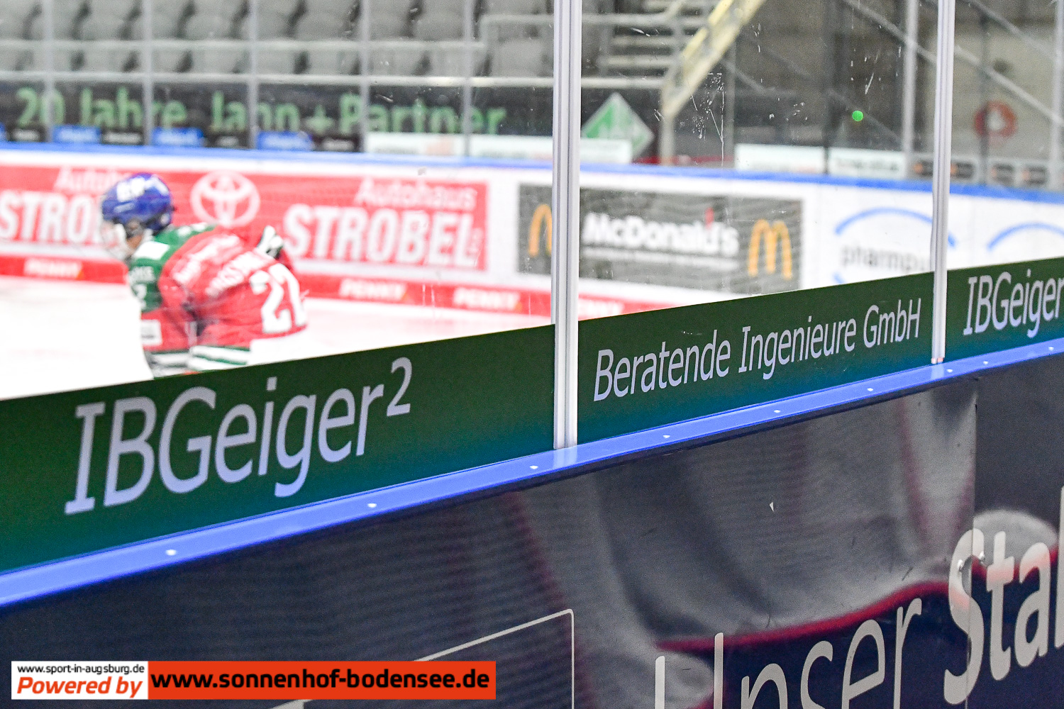 Eishockey-in-Augsburg  9098