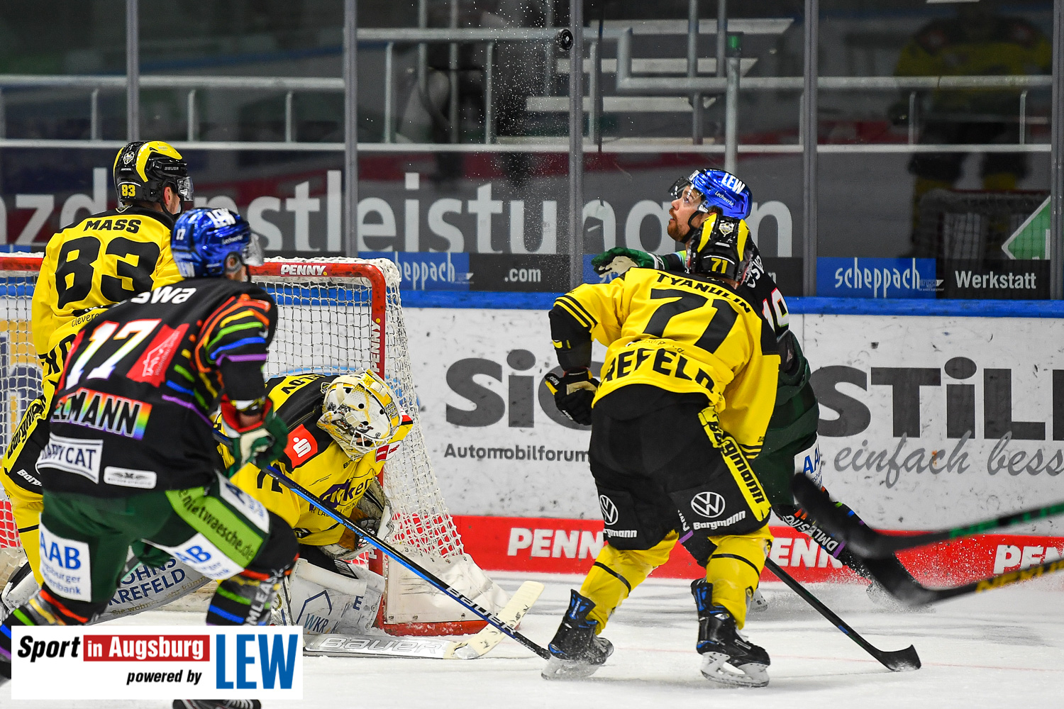 eishockey-in-Augsburg AEV 9945