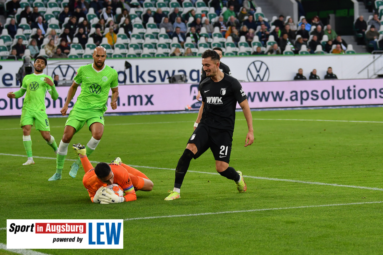 VfL Wolfsburg - FCA 06.11.21 - 21