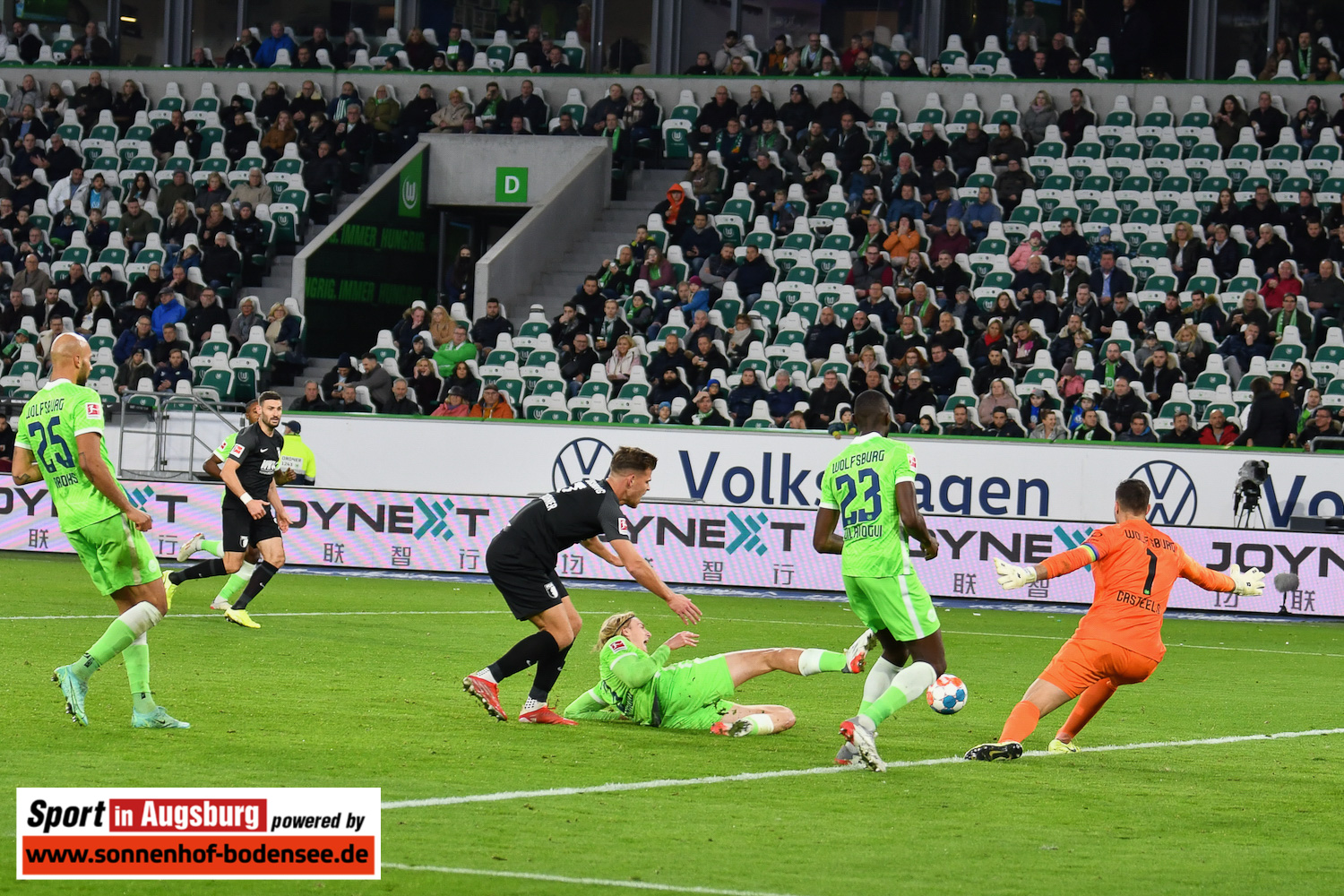 VfL Wolfsburg - FCA 06.11.21 - 37