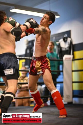 Ben_8_Weapons_Muay_Thai_9382