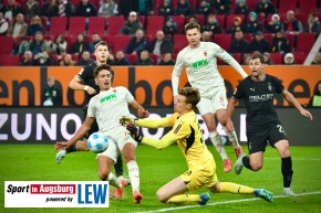 FC-Augsburg-Borussia-Moenchengladbach-Bundesliga-Fussball-Maenner_9756