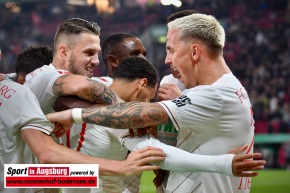 FC-Augsburg-Borussia-Moenchengladbach-Bundesliga-Fussball-Maenner_9792