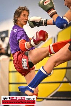 Laura-Prass-8-Weapons_Muay_Thai_9932