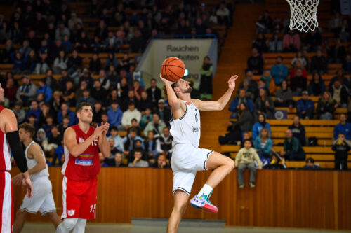 Der TV Augsburg unterliegt im ersten Heimspiel dem VfL Treuchtlingen in der 1. Basketball Regionalliga